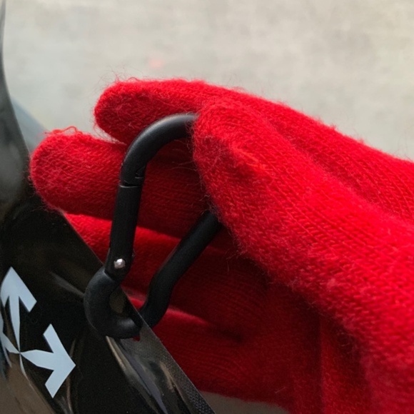 Off-White Logo Water Bottle - Picture 5 of 8